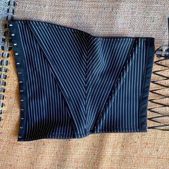 Striped Corset - Picture 3 of 6